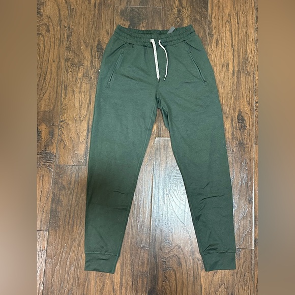 NWOT Vuori Sunday Performance Jogger - Picture 6 of 6